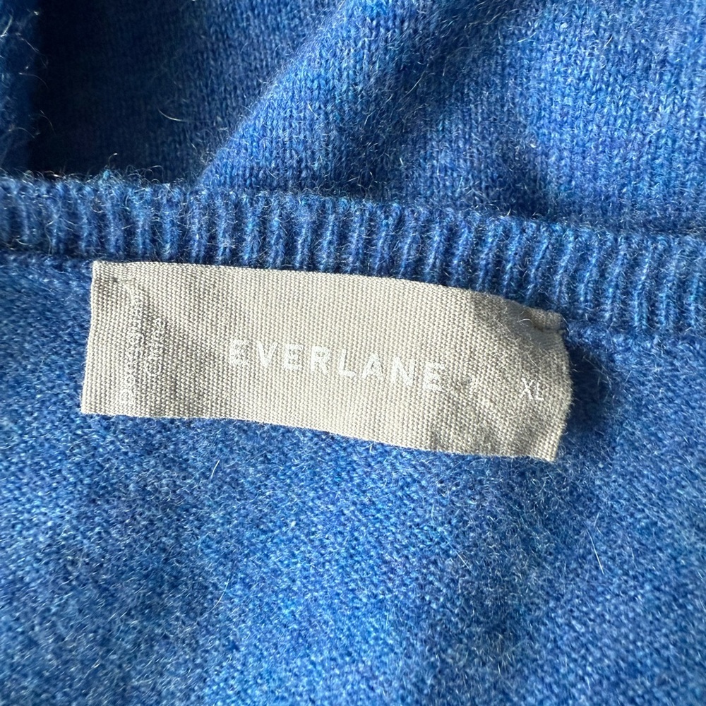 Everlane 100% Cashmere V-Neck Classic Blue Sweater
Size
XL - Picture 6 of 10